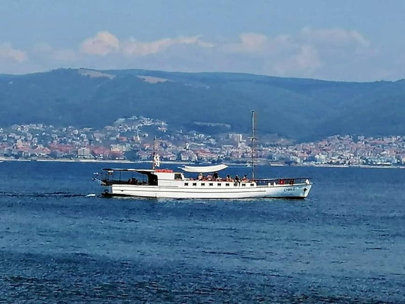 Nessebar: 4-Hour Boat Tour incl. Fishing, Lunch & Drinks - The 4-hour flow: bays first, then sea time, then lunch with views