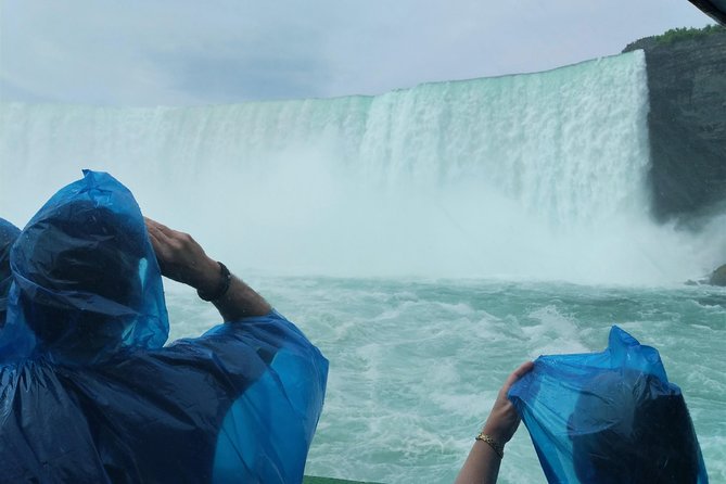 Niagara Falls Canadian Side Tour and Maid of the Mist Boat Ride Option - Group Size, Comfort, and the Guide Factor