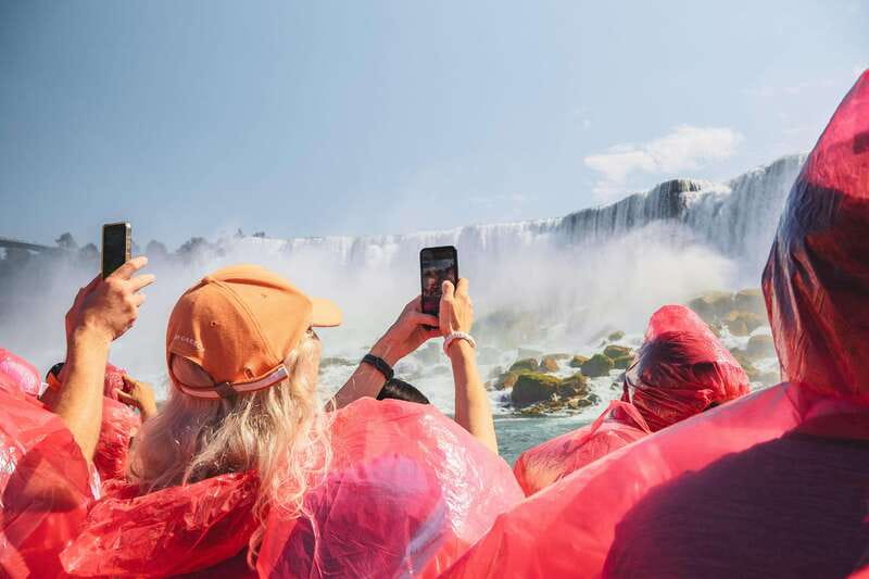 Niagara Falls Tour: Boat Ride, Journey Behind Falls and more - Meeting point at Murray Hill Welcome Centre: the easy start