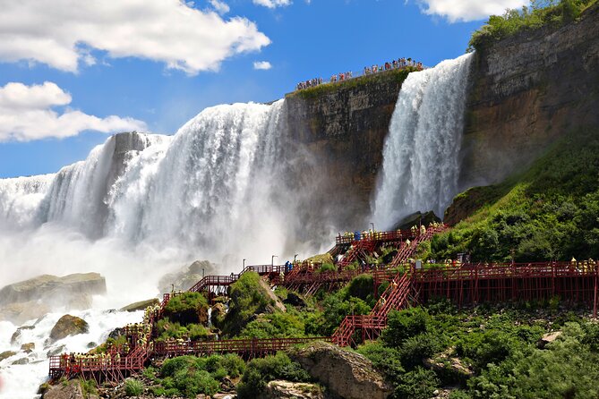 Niagara Falls USA: Boat Ride, Cave, Light Show and Fireworks - Cave of the Winds in Hurricane Park: where wet feet become the main character