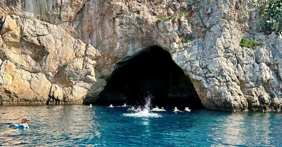Nice: Mala Caves, Villefranche & Snorkeling Boat Tour - Cruising past Eze, Beaulieu-sur-Mer, and Saint-Jean-Cap-Ferrat from the waterline