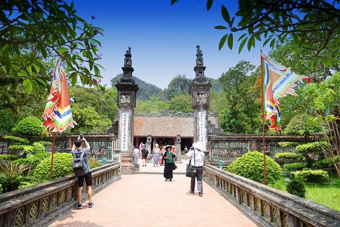 Ninh Binh Daily Tour: Hoa Lu - Am Tien Cave- Trang An boat ride - Hoa Lu ancient capital: King Dinh and the first temple stop