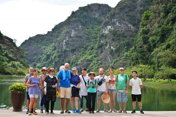 Ninh Binh Daily Tour: Hoa Lu - Am Tien Cave- Trang An boat ride - Trang An grottoes by sampan: the 3-hour boat rhythm