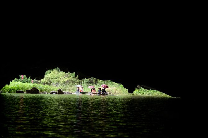 Ninh Binh Daily Tour: Hoa Lu - Tam Coc boat trip and Bike - Guide quality: the human piece of the day