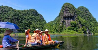 Ninh Binh: Hoa Lu, Mua Cave, and Trang An Tour and Boat Ride - Getting out of Hanoi: why pickup and the drive matter