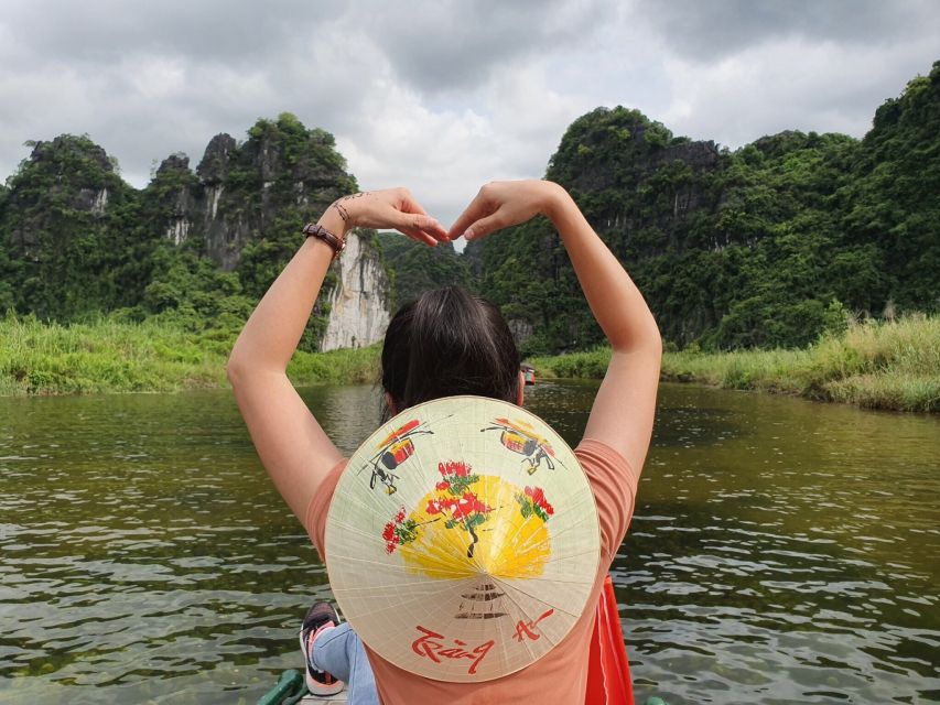 Ninh Binh: Hoa Lu, Mua Cave, and Trang An Tour and Boat Ride - Buffet lunch in Ninh Binh: how to set your expectations