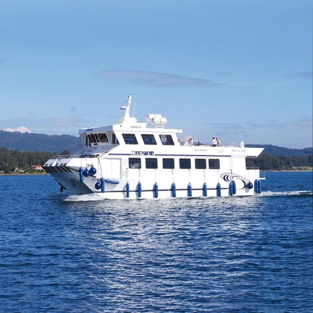 O Grove: Boat Tour at the Arousa estuary with mussel tasting - The mussel tasting: unlimited, guided, and very practical