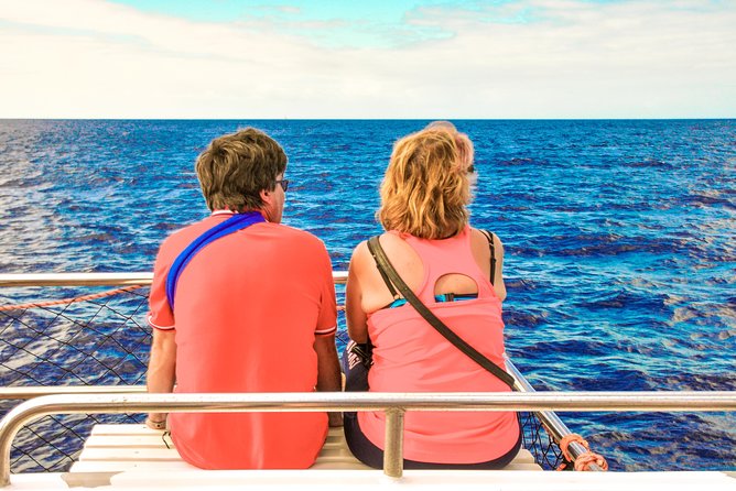 Odyssee 3: The Glass Bottom Boat Tour in Fuerteventura - Lunch on board: Canarian food that keeps the day moving