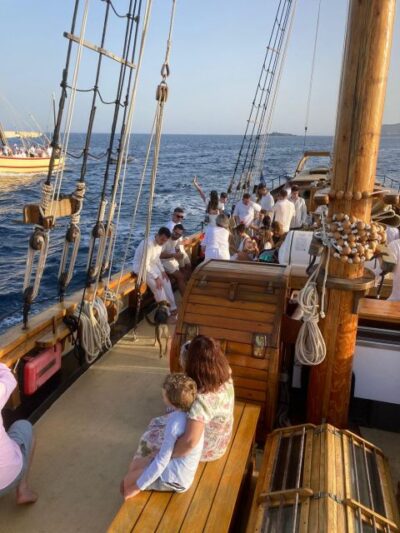 Palamós: Sunset Boat Tour with Glass of Cava - The Costa Brava route: La Fosca, El Castell, Cap Roig