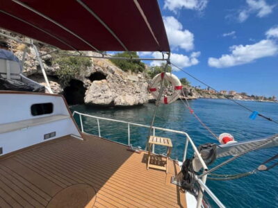 Palermo: Boat Tour With Aperitif Snorkeling And Cave Tour - The First Hour on Deck: Getting Oriented Along Palermo’s Coast