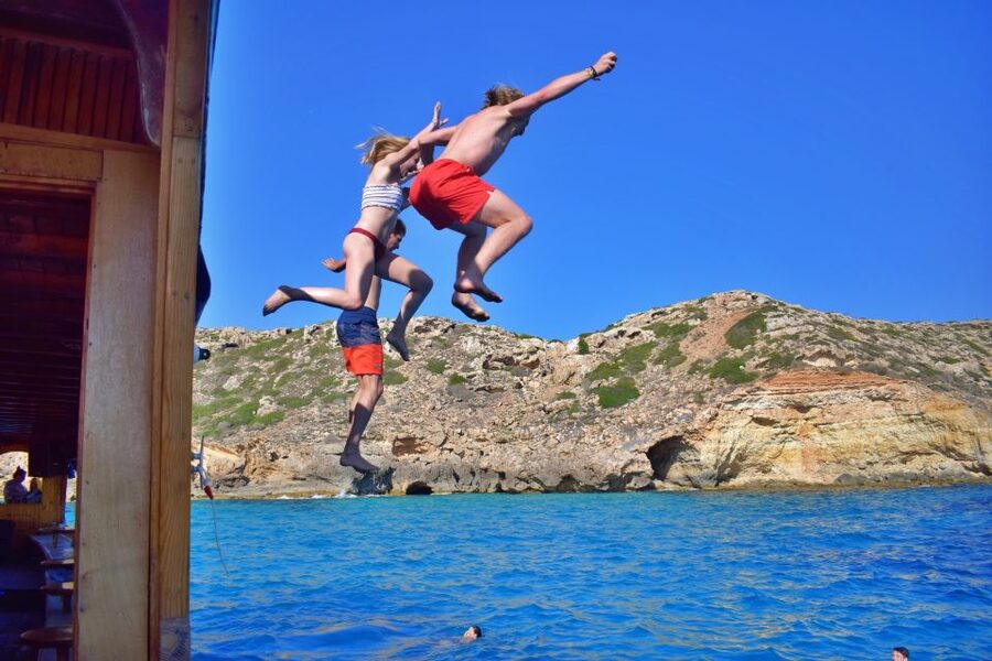Palma de Mallorca: Palma Bay Boat Tour with Snorkeling - Comfort and small details that make a difference