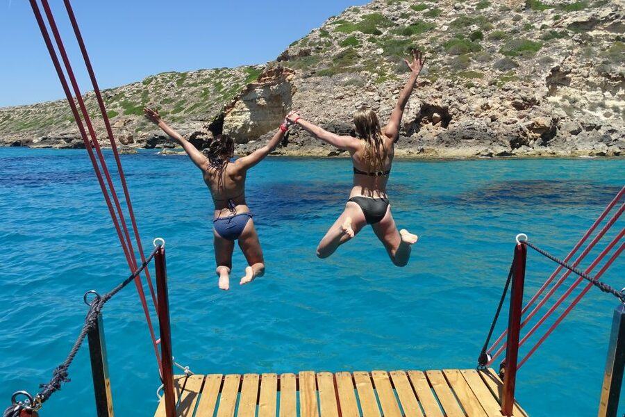 Palma de Mallorca: Palma Bay Boat Tour with Snorkeling - Palma Bay cruise views: Cathedral, harbor traffic, and Tramuntana mountains