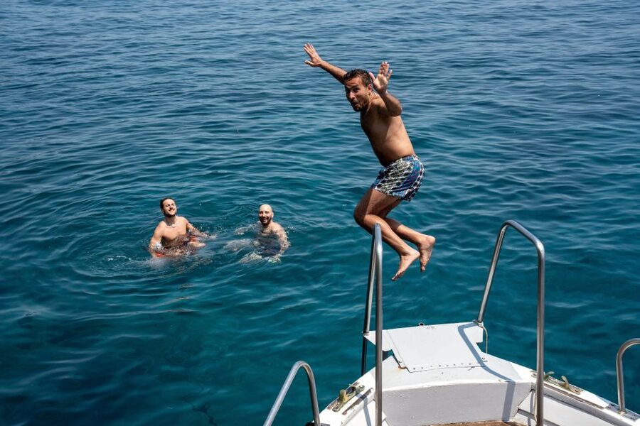 Palmarola: Boat tour with lunch on board - The in-between sightseeing cruises: the scenic glue that keeps it fun