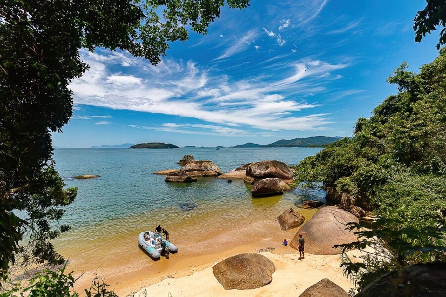 Paraty Bay: Islands & Beaches Boat Tour with Snorkeling - Water toys and extra gear: paddles, floaties, and easy fun