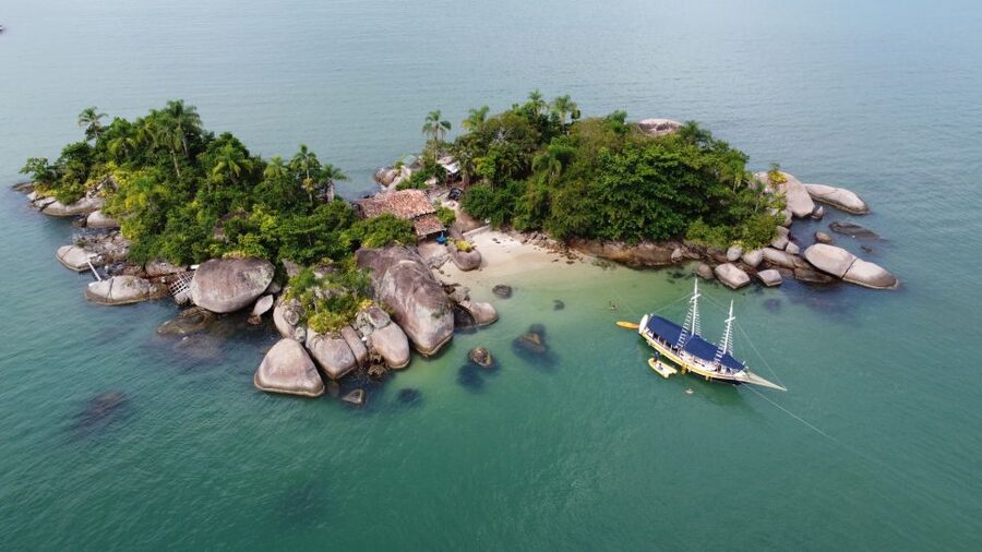 Paraty Bay: Islands & Beaches Boat Tour with Snorkeling - Who should book this Paraty Bay boat tour (and who should compare)