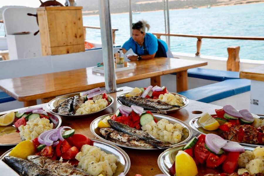 Paros Antiparos: Full-Day Boat Tour with Lunch & Drinks - Panteronissia (Blue Lagoon): the morning swim that sets expectations