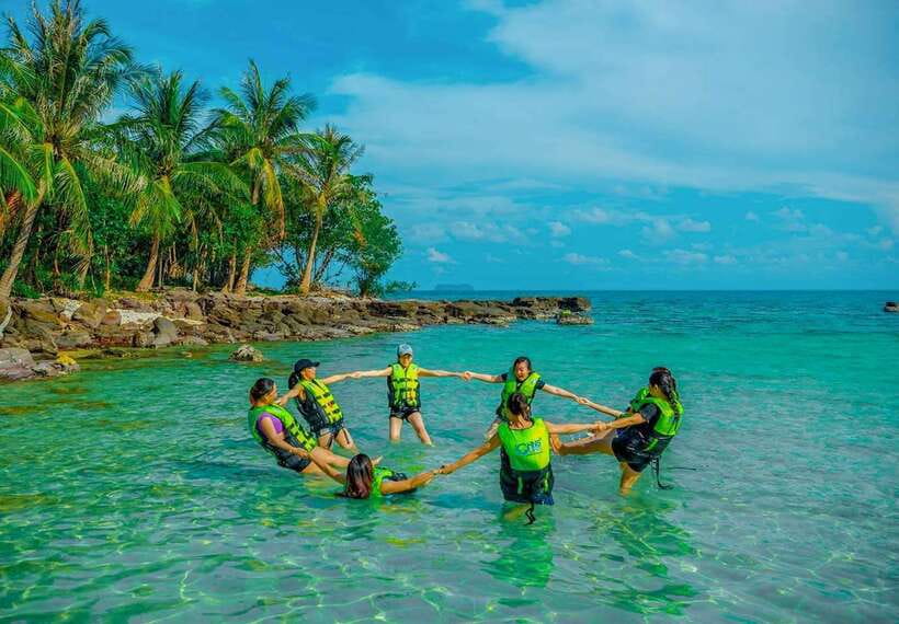 Phu Quoc: Cable Car Ride and 3 Islands Boat Tour with Lunch - The return cable car ride around sunset and panoramic payoff