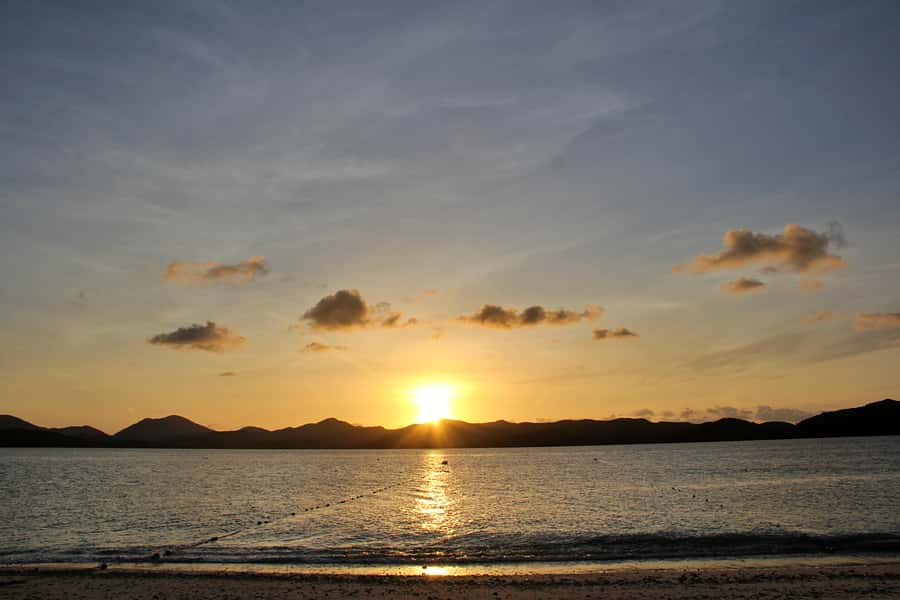 Phuket: Phi Phi Sunrise Boat Tour to Bamboo and Khai Island - Why the Phi Phi sunrise tour feels smarter than a normal day trip