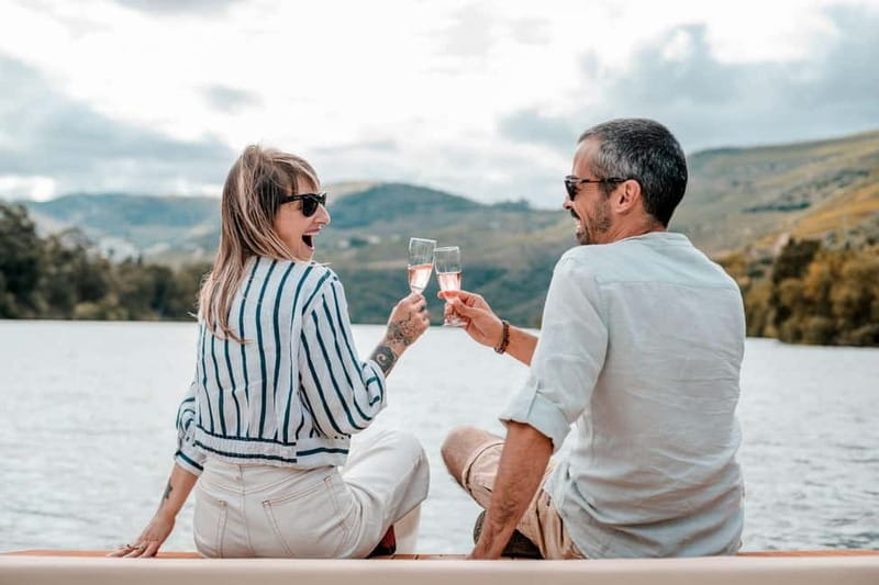 Pinhão: Douro River Solar Boat Tour with Wine Tasting - The wine tasting: 2 Adega de Favaios pours, plus grape juice