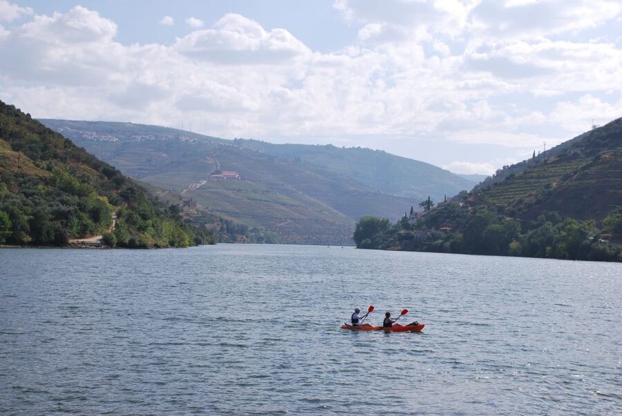 Pinhão: Douro Valley Rabelo Boat Tour and Kayak Experience - Pinhão Starts at Magnifico Douro Pier (Near the Iron Bridge)