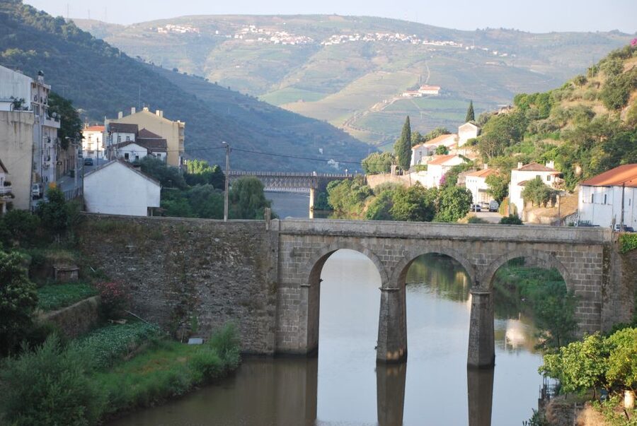 Pinhão: Douro Valley Rabelo Boat Tour and Kayak Experience - Getting Around the Water: Kayak Comfort and Shared Space