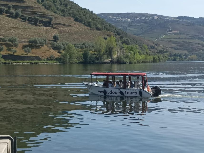 Pinhão: Douro Valley with Wine Tasting, Boat Trip and Lunch - First Quinta Stop: Port and DOC Douro Tasting