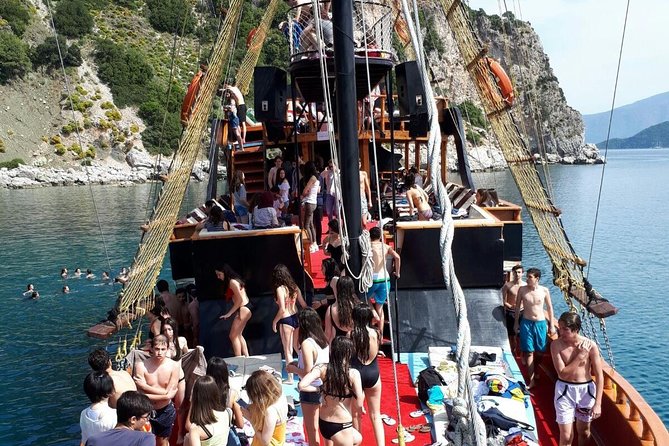 Pirate Boat Trip in Marmaris with BBQ Lunch, Drinks & Transfers - Entering the Davy Jones Atmosphere: Music, Entertainment, and Sun-Bed Reality