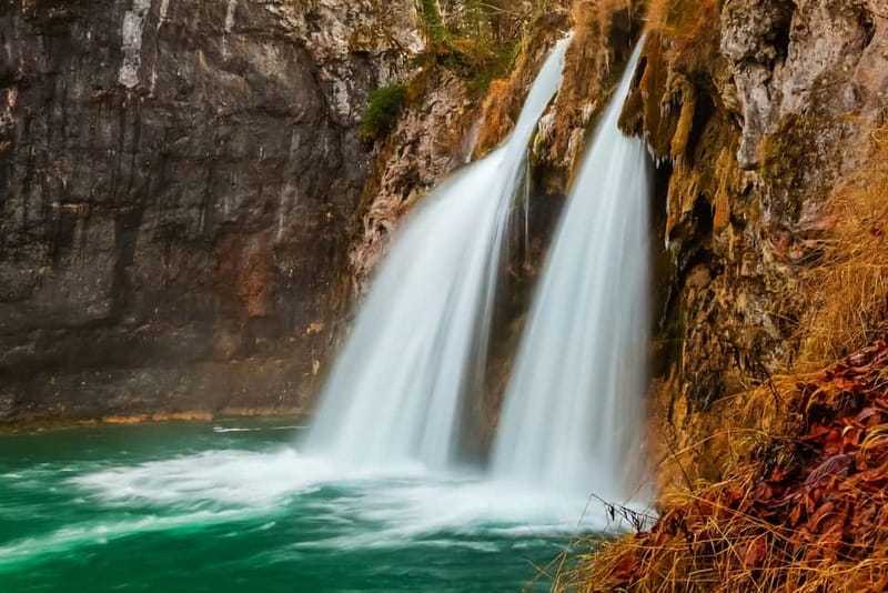Plitvice Lakes: Guided Walking Tour with Bus and Boat Ride - Plitvice Lakes, but With a Guided Route That Makes Sense