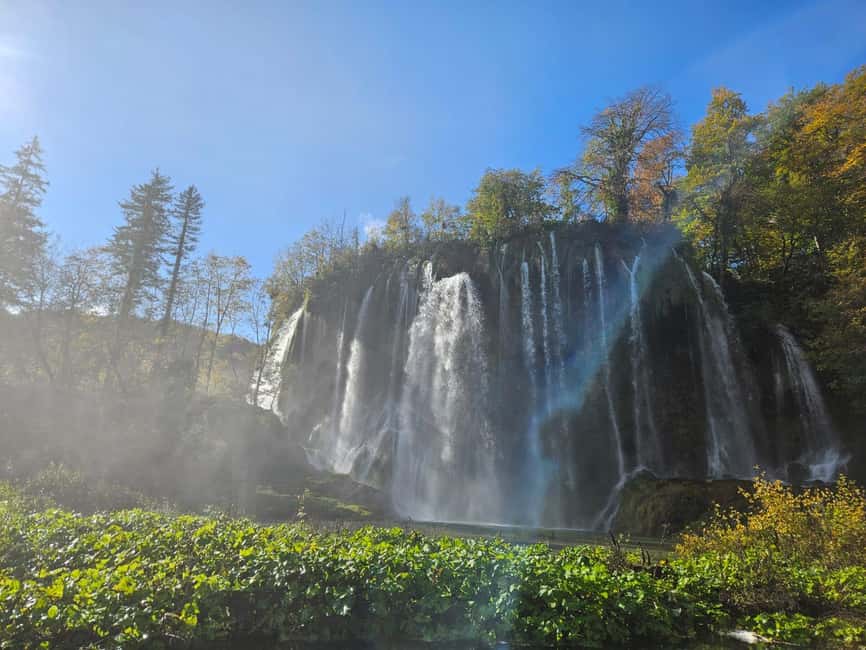 Plitvice: Plitvice Lakes Guided Tour with Boat Ride - Plitvice Lakes guided tour with boat ride: what the experience feels like