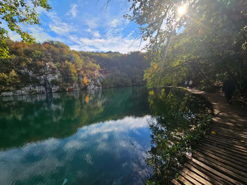 Plitvice: Plitvice Lakes Guided Tour with Boat Ride - Wooden paths, uneven ground, and crowd reality