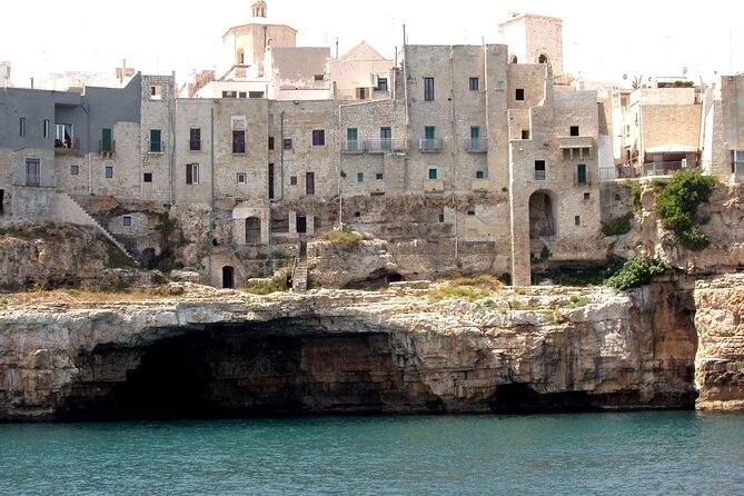 Polignano a Mare boat tour emotions, caves, diving and appetizers - Grotta Piana: green water and a calmer, natural look