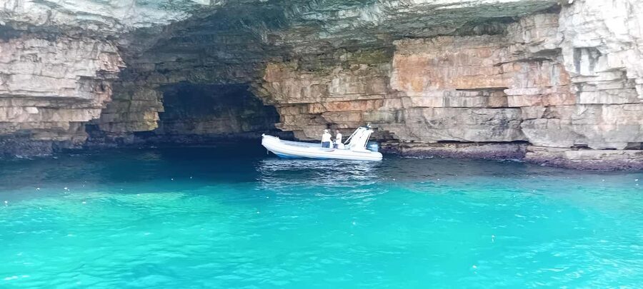 Polignano a Mare: Boat Tour with Aperitif - Group or Private: How the Experience Changes in Real Life