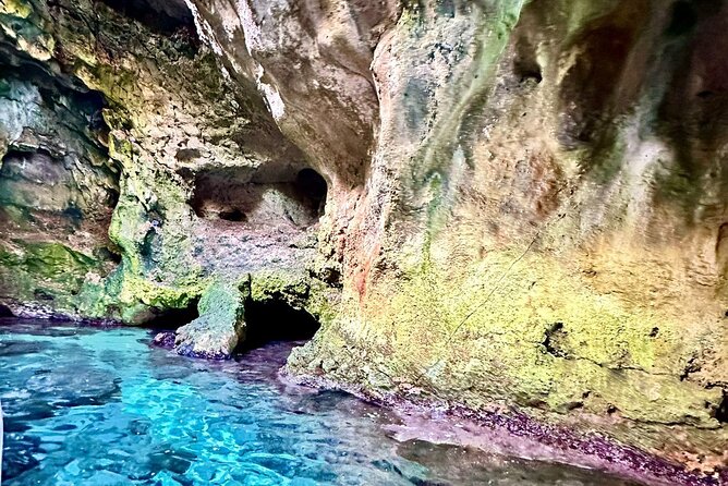 Polignano a Mare luxury boat tour, aperitif, diving and snorkeling - The onboard aperitif: prosecco and tarallini, in context