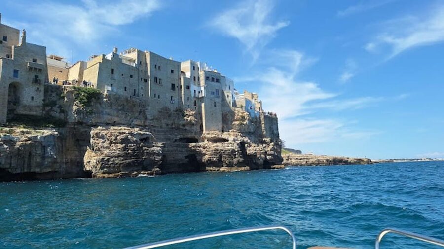 Polignano's coast and caves: a boat tour with drinks, swimming, music, and fun - Isola Blu Gita in Barca: the small-boat vibe and multilingual crew