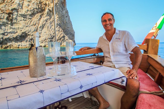 Ponza, boat trip on board the Zannone 1954 - The 5-to-9-Hour Plan: How the Day Typically Flows