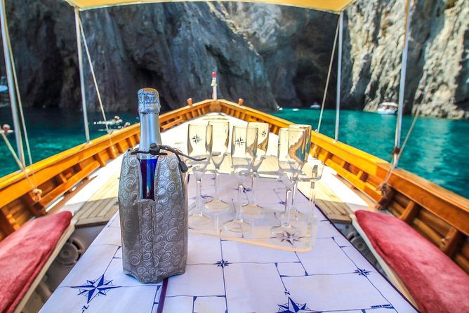 Ponza, boat trip on board the Zannone 1954 - Swimming Time, Quiet Bays, and the Way the Captain Manages Conditions