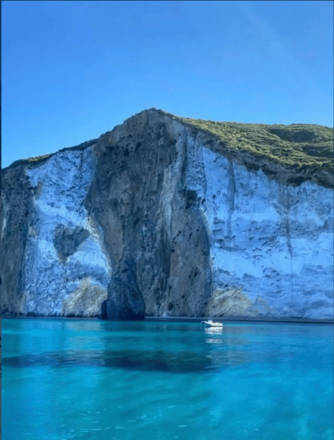 Ponza/Palmarola boat tour with lunch on board - The route: cruising past Pilate’s Caves and down toward Palmarola