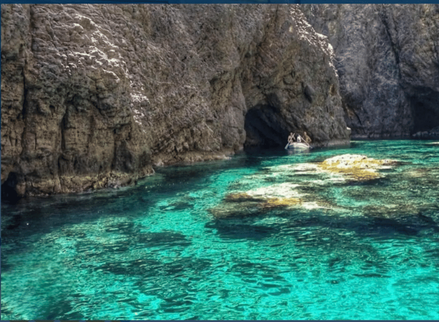 Ponza/Palmarola boat tour with lunch on board - Lunch on board: pasta, bruschetta, wine, coffee