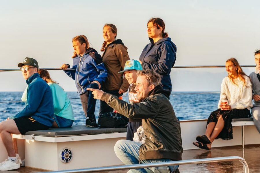 Port d'Alcudia: Sunrise at Sea & Dolphin Watching Boat Tour - The sunrise moment: how to watch the first light without wasting it