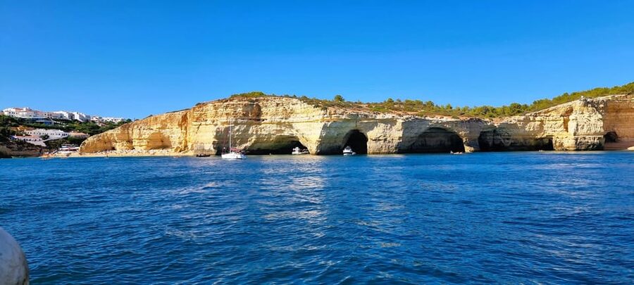 Portimão: Benagil Caves and Coast Boat Tour with Swim Stop - Getting on board at Pier Vasco da Gama (and finding the Alegria)