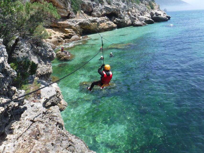 Portinho da Arrábida: Coasteering Boat Tour - Portinho da Arrábida: where the coast turns into an obstacle course