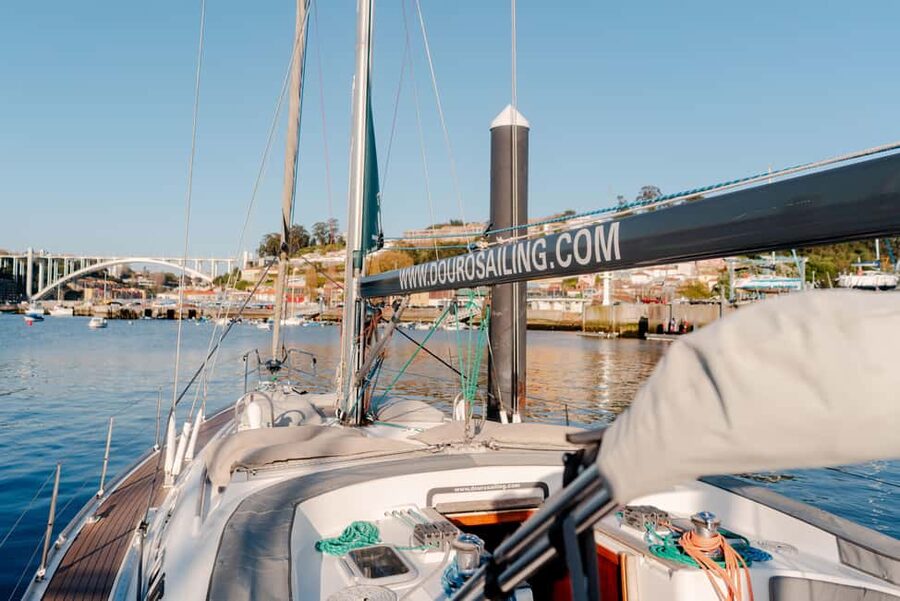 Porto: Douro River Boat Tour with Wine Tasting - Who should book this cruise