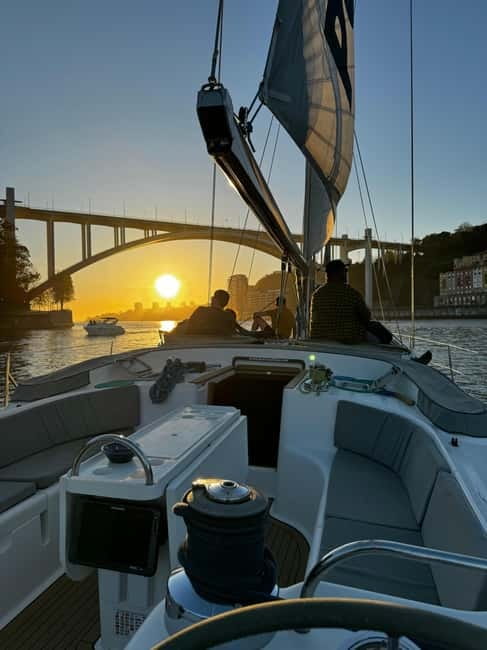 Porto: Douro River Boat Tour with Wine Tasting - The boat setup: room to breathe, built for comfort