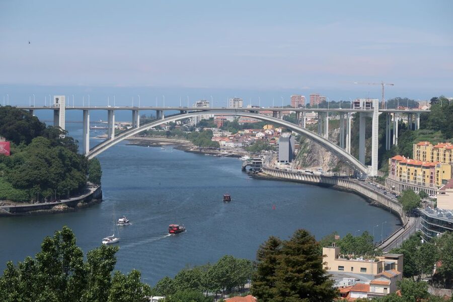 Porto: Self-Guided Bike and Boat Tour with Port Wine Tasting - The Dom Luís I Bridge Ride to Gaia: Your Big First View