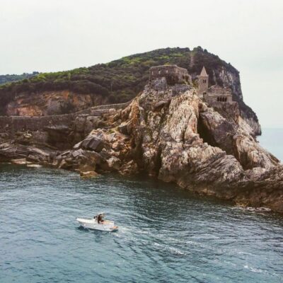Portovenere: Isola Palmaria, Tino, and Tinetto Boat Tour - Palmaria: Photo Stop Energy With a Guided Moment