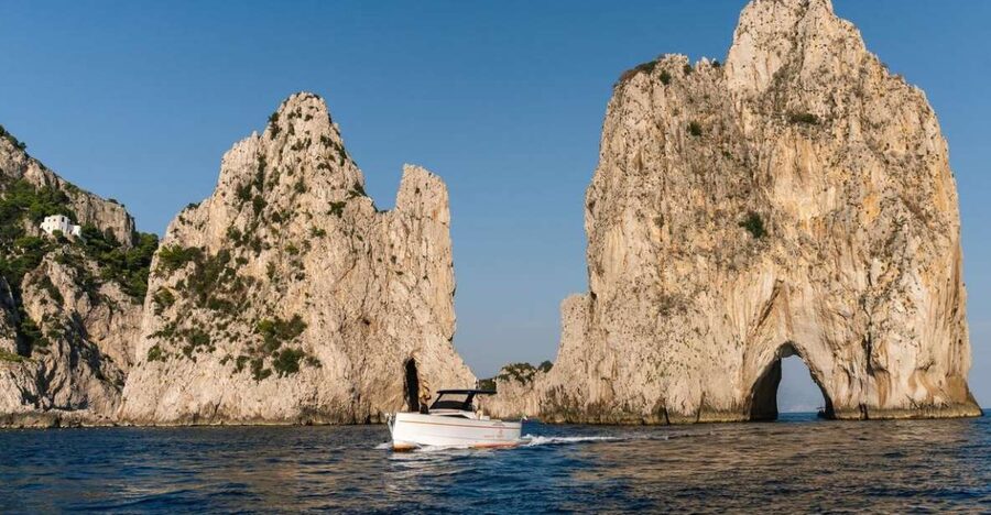 Positano: Boat Tour of Capri with Drinks and Snacks - Cruising the Amalfi Coast and Passing the Li Galli Islands