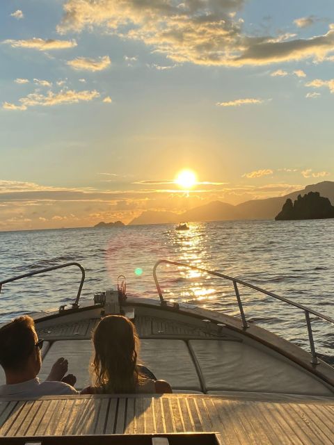 Positano: Sunset Group Boat Tour Amalfi Coast with Prosecco - Meeting at Spiaggia Grande: check in early and expect a quick start