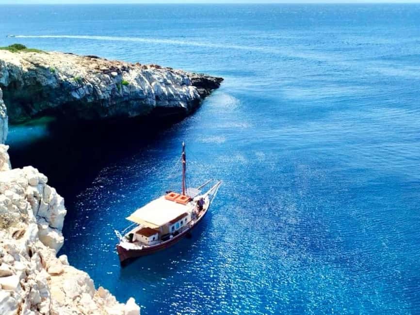 Pounta: A boat trip to the Pirate Cave - Sunset timing: why 17:30 makes this feel special