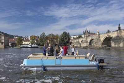 Prague: Beer Boat Tour - Drinks you can actually plan around: Budvar beer, Prosecco, or cider