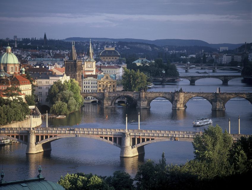 Prague: Bus and Boat Tour - Walking Prague Castle Grounds: When the Optional Step Fits